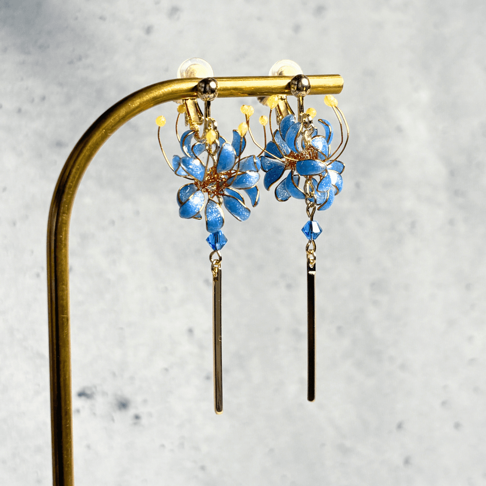 【彼岸花/曼珠沙華】イヤリング ブルー/ニッケルフリー/金属アレルギー対応/揺れるデザイン/受注生産 | 6枚目